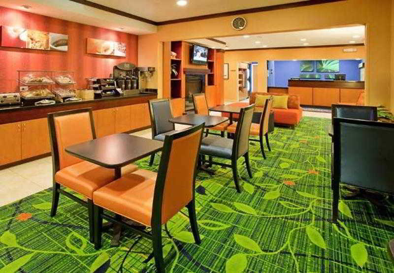 Comfort Inn & Suites Westfield Ресторан фото